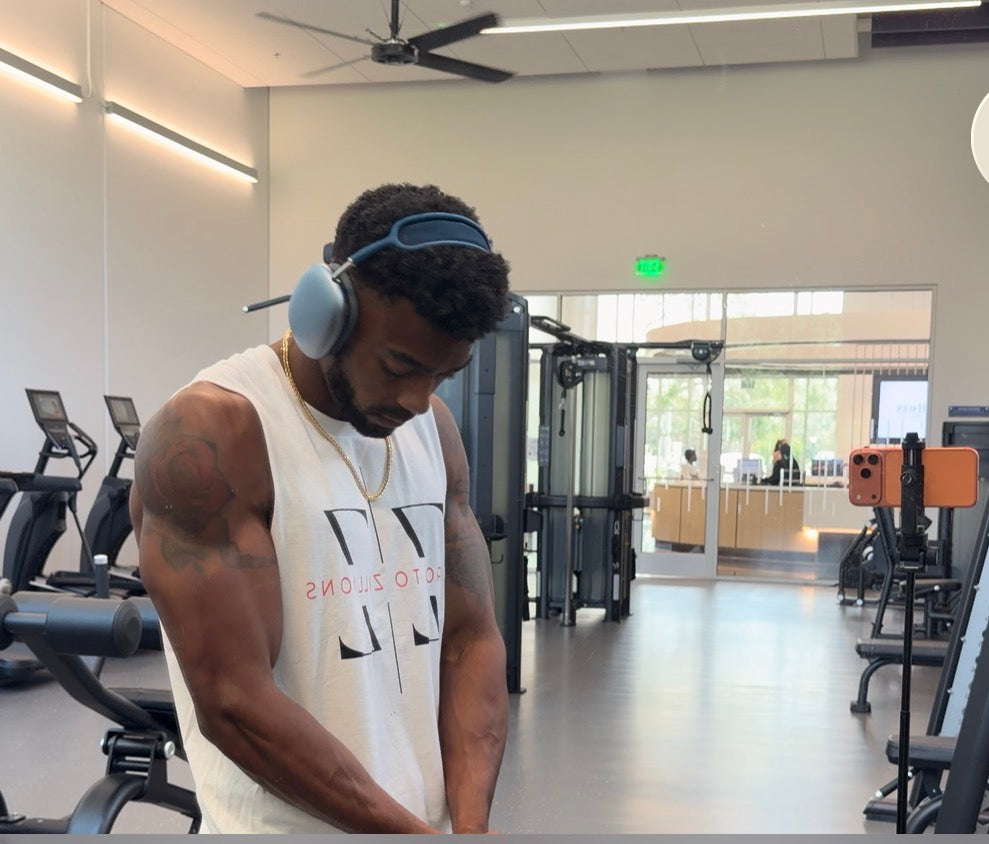 Zero to Zillions ZZ Logo Tank – gym lifestyle shot 1